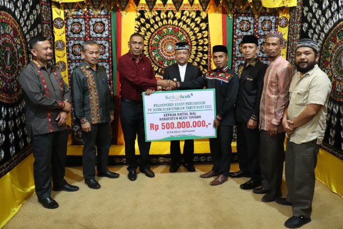 Pemkab Aceh Tengah Terima Zakat Perusahaan dari PT. Bank Aceh Syariah