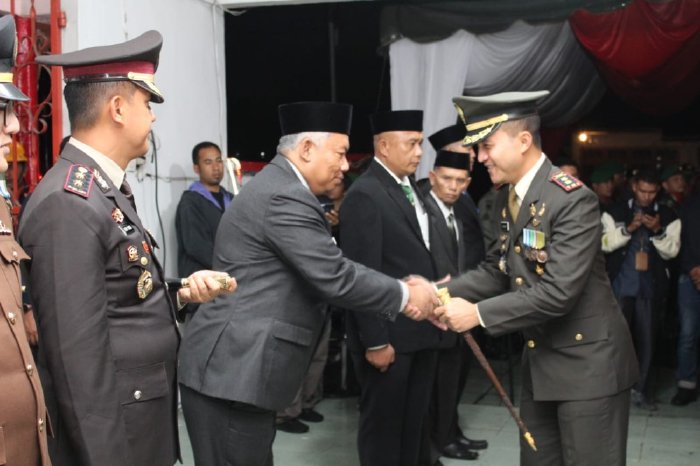 Pj. Bupati Aceh Tengah Hadiri Apel Kehormatan dan Renungan Suci di Taman Makam Pahlawan Reje Bukit