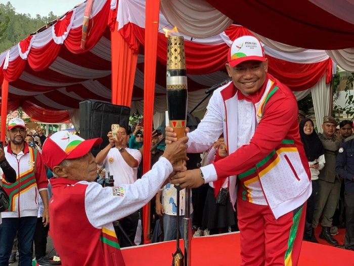 Pemkab Aceh Tengah Sambut Meriah Kedatangan Kirab Api PON XXI 2024, Ribuan Masyarakat Penuhi Kota Takengon