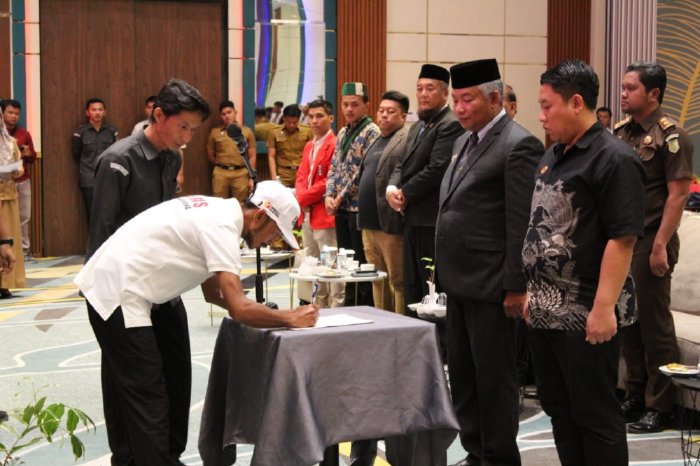 Pj. Bupati Aceh Tengah Lantik Satgas Anti Politik Uang untuk Wujudkan Pilkada Bersih dan Bermartabat