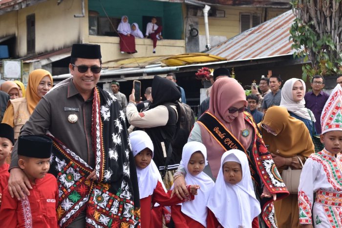 Bupati Aceh Tengah Hadiri Prosesi Adat Munyerahni Murid Ku Tengku Guru, Tegaskan Peran Bersama dalam Pendidikan